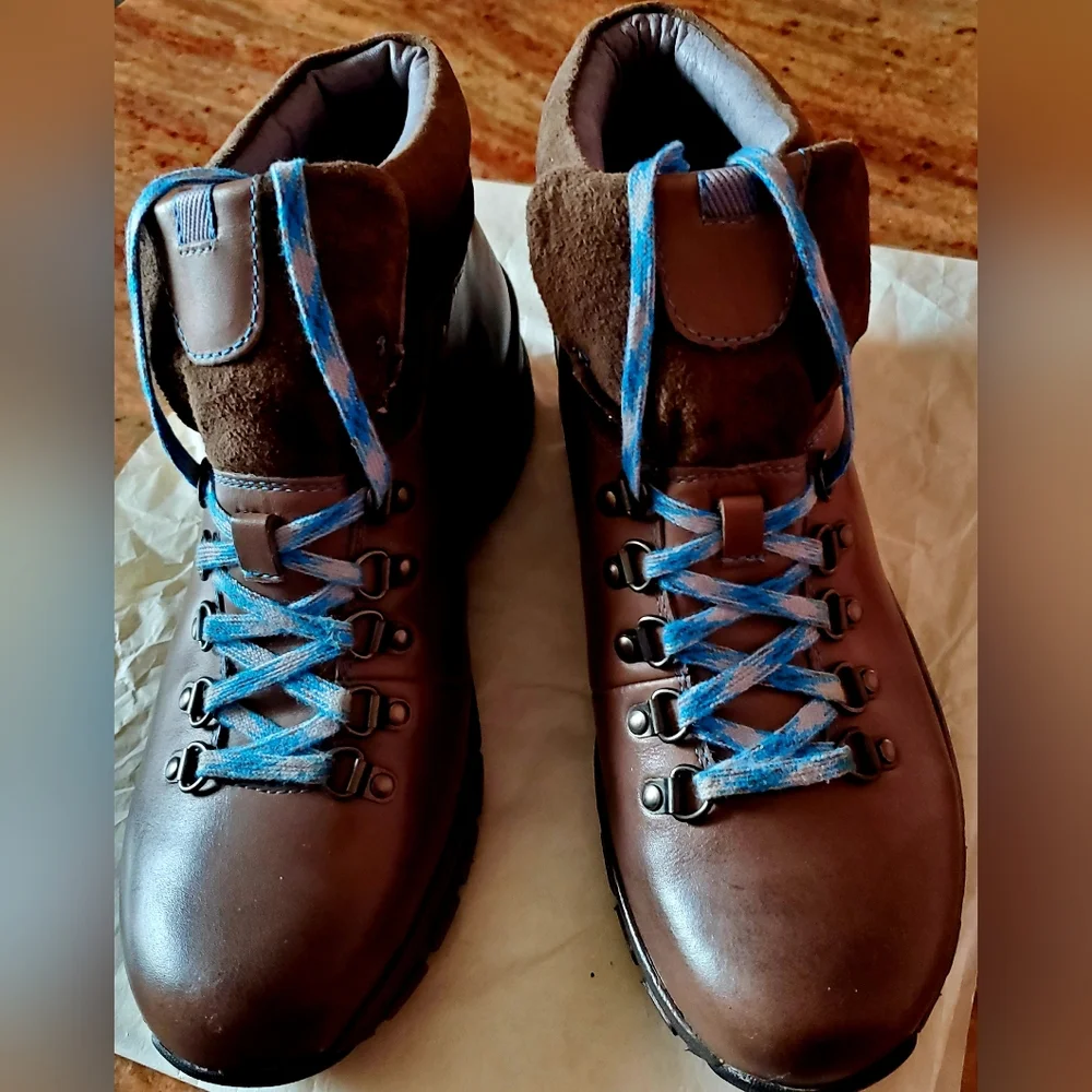 Clarks Women's Brown Leather Boots with Blue Laces - Picture 2 of 9